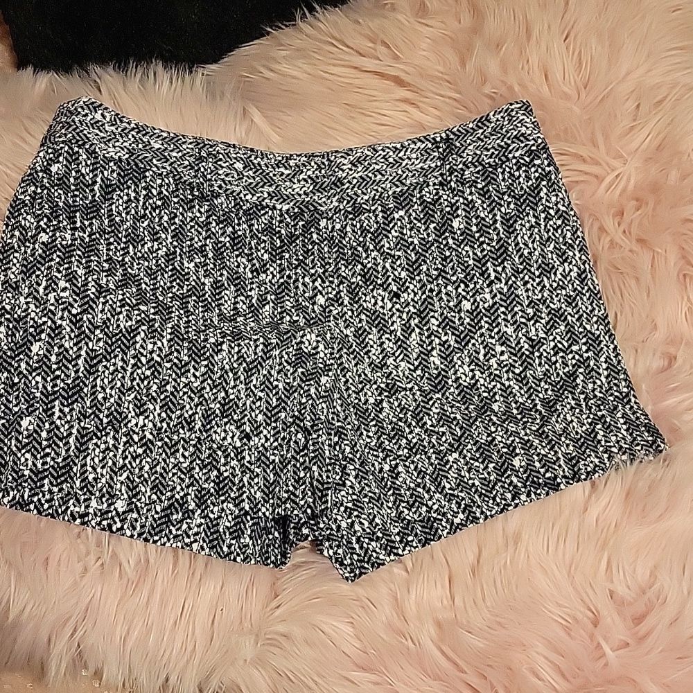 Express 🦊 cuffed shorts black & white size 2